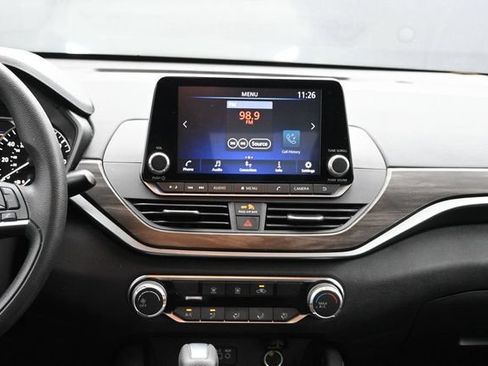 Used 2023 Nissan Altima 2.5 SV FWD image 7