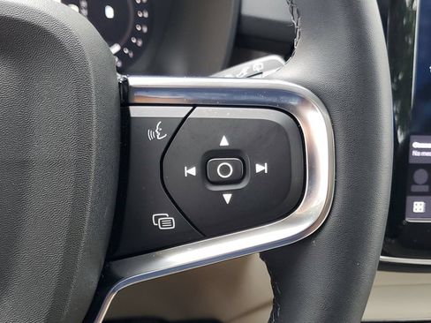 Certified 2023 Volvo XC40 B5 Plus w/ Driver Assist Package AWD/4WD image 24