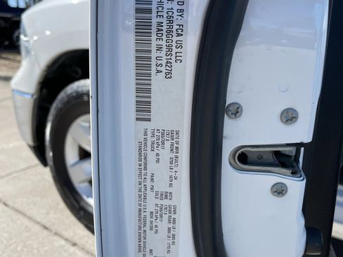 Used 2024 RAM 1500 Classic SLT image 27