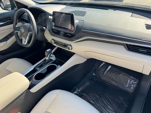 Used 2024 Nissan Altima 2.5 SV FWD image 5