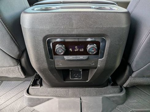Used 2026 Chevrolet Suburban LS RWD image 37