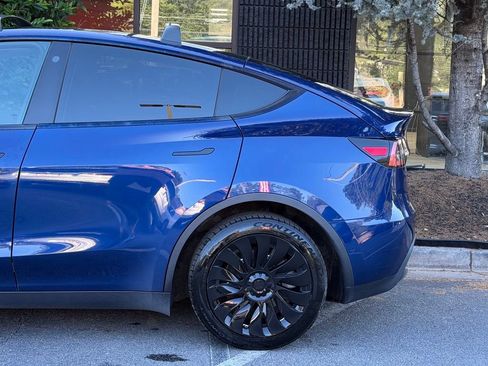 Used 2021 Tesla Model Y Long Range AWD/4WD image 11