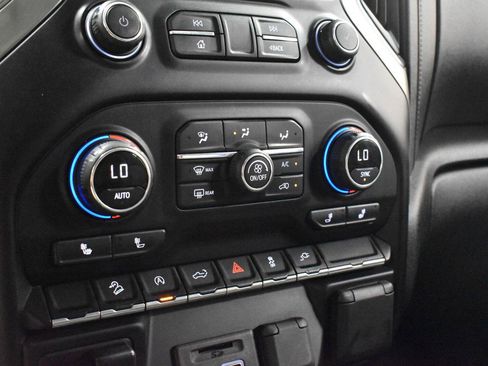 Used 2020 Chevrolet Silverado 1500 LT AWD/4WD image 19