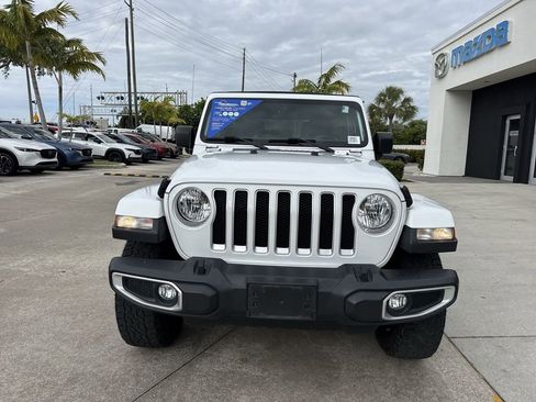 Used 2019 Jeep Wrangler Unlimited Sahara w/ Dual Top Group AWD/4WD image 29