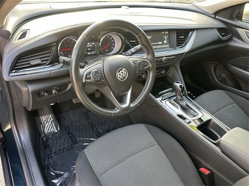 Used 2018 Buick Regal Preferred image 9