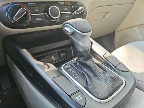 Used 2020 Kia Soul LX FWD image 21