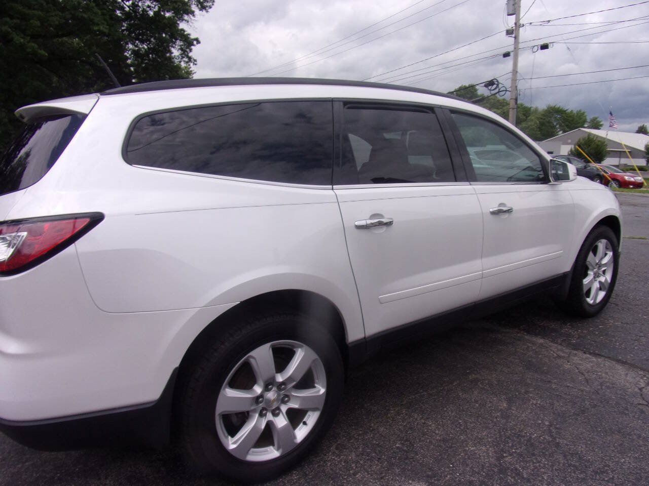 Used 2017 Chevrolet Traverse LT w/ Style and Technology Package AWD/4WD image 10