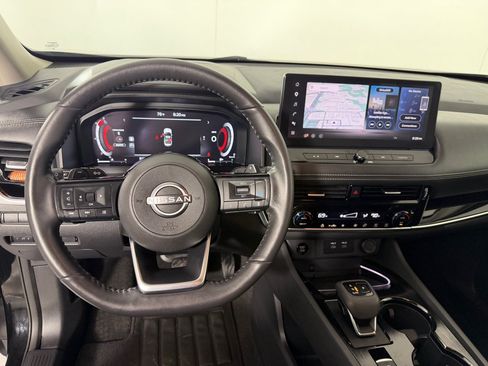 Used 2024 Nissan Rogue SL AWD/4WD image 15