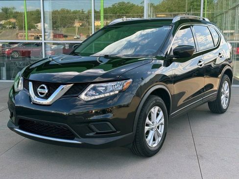 Used 2016 Nissan Rogue SV AWD/4WD image 3