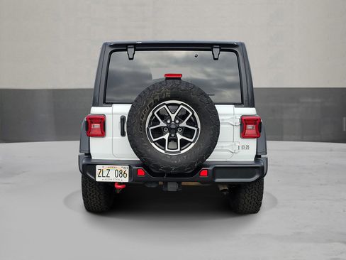 Used 2024 Jeep Wrangler Unlimited Rubicon AWD/4WD image 4