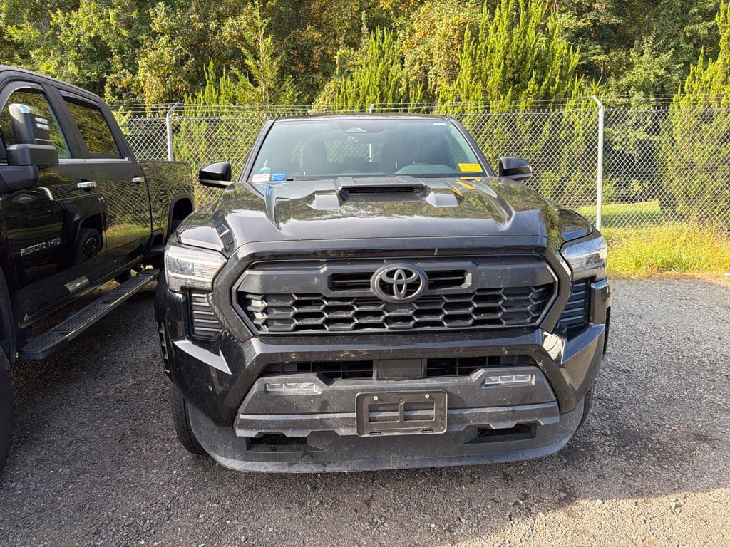 Used 2025 Toyota Tacoma TRD Sport AWD/4WD image 2