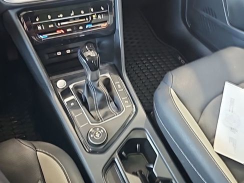 Used 2025 Volkswagen Taos SEL image 33