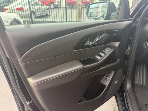 Used 2023 Chevrolet Traverse RS AWD/4WD image 18