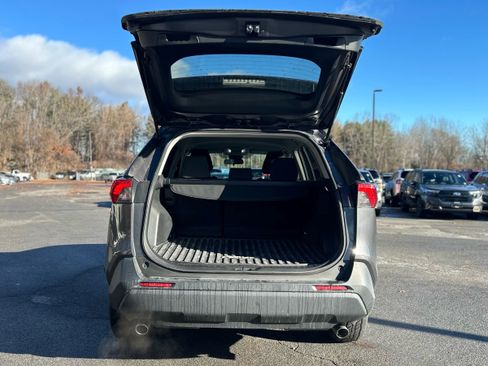 Used 2022 Toyota RAV4 LE image 15