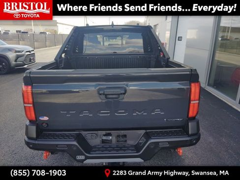 Used 2025 Toyota Tacoma Trailhunter image 37