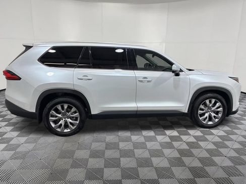 Used 2024 Toyota Grand Highlander AWD image 8