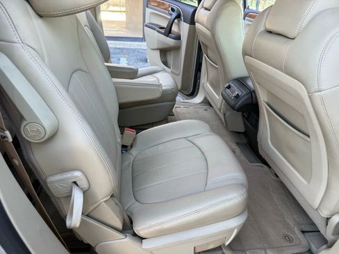 Used 2011 Buick Enclave CXL image 23