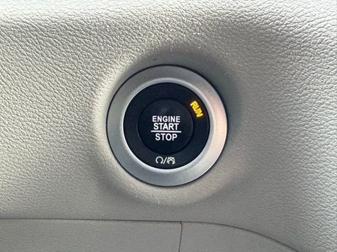 Used 2022 Chrysler Pacifica Touring-L image 28