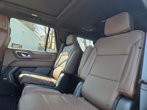 Used 2022 Chevrolet Tahoe High Country w/ Premium Package 2 AWD/4WD image 23