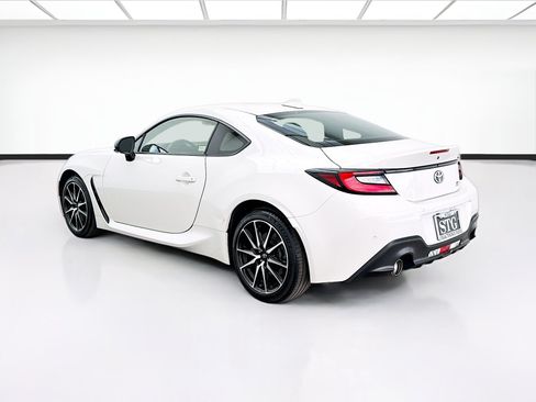 Used 2024 Toyota GR86 RWD image 6