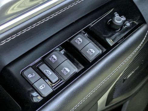 Used 2022 Jeep Wagoneer Series II RWD image 25