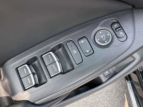 Used 2018 Honda Accord Touring image 9