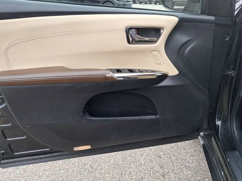 Used 2016 Toyota Avalon XLE Premium image 9