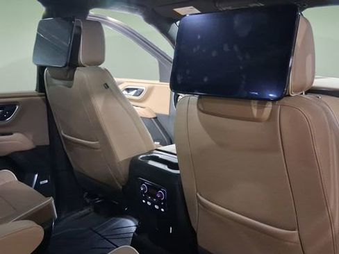 Used 2024 Chevrolet Suburban Premier w/ Advanced Technology Package image 16