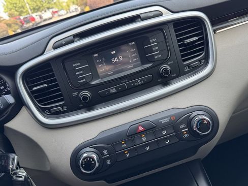 Used 2016 Kia Sorento LX image 25