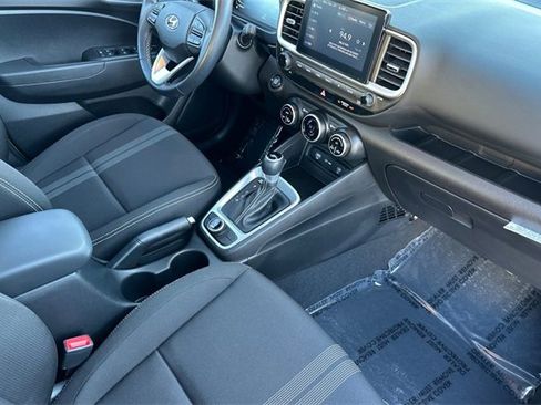 Used 2024 Hyundai Venue SEL image 18
