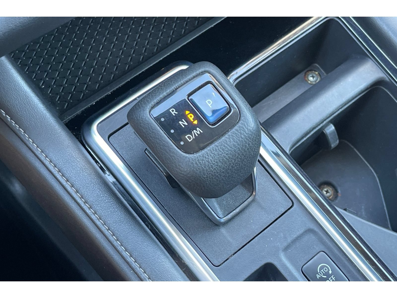 Used 2022 Nissan Pathfinder SV FWD image 33