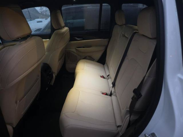 Used 2023 Jeep Grand Cherokee Limited w/ Luxury Tech Group II AWD/4WD image 5