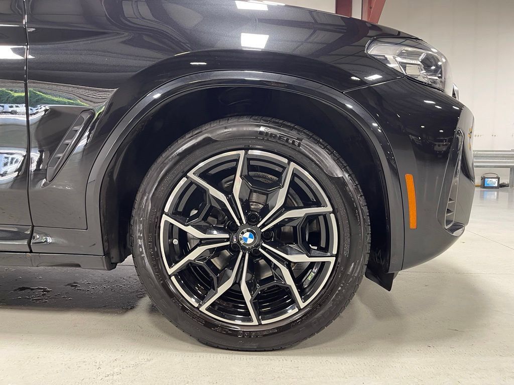 Used 2024 BMW X4 xDrive30i w/ M Sport Package AWD/4WD image 16