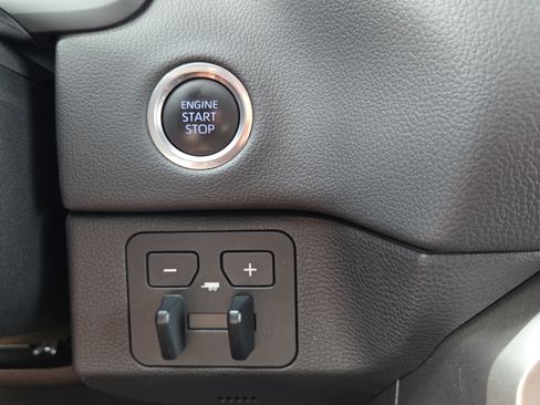 Used 2024 Toyota Tundra Limited AWD/4WD image 31