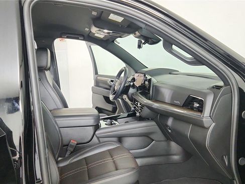 Used 2025 Chevrolet Tahoe High Country image 23