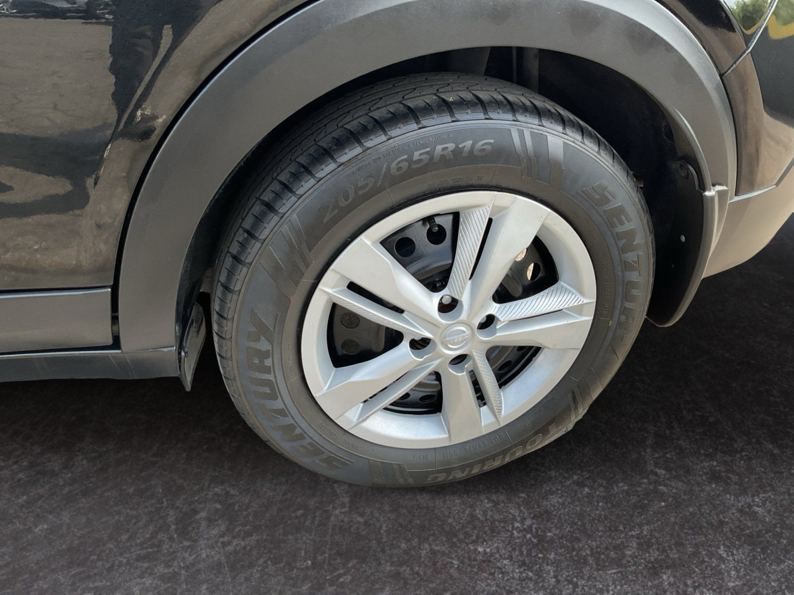 Used 2018 Nissan Kicks S FWD image 9