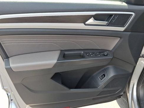 Used 2022 Volkswagen Atlas SE w/ Black Wheel Package FWD image 10