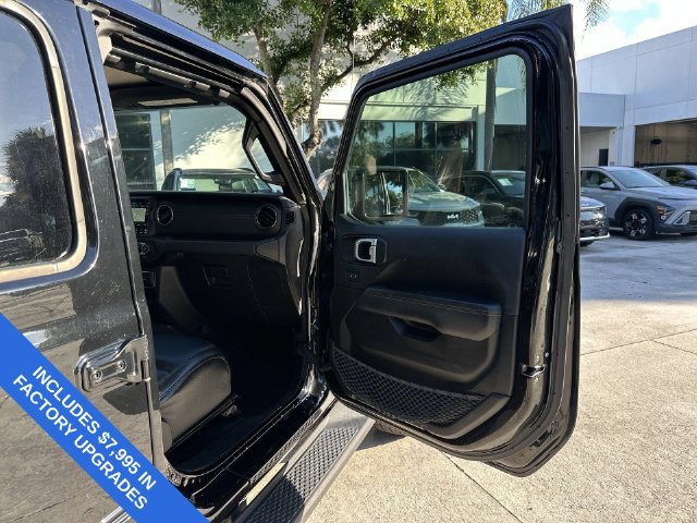 Used 2023 Jeep Gladiator Overland AWD/4WD image 23
