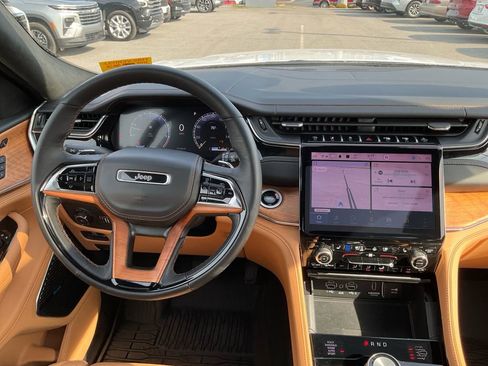Used 2025 Jeep Grand Cherokee Summit image 17