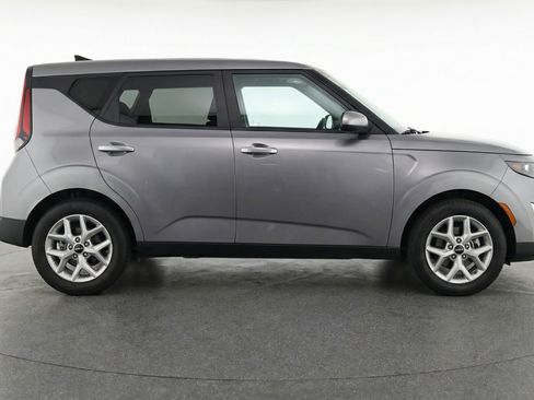 Used 2025 Kia Soul LX w/ LX Technology Package FWD image 11
