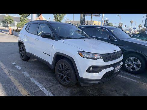 Used 2022 Jeep Compass Latitude FWD image 1