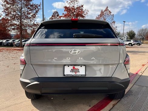 Used 2025 Hyundai Kona SEL image 7