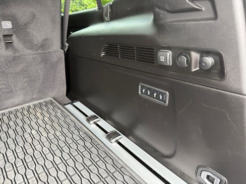 Certified 2024 Jeep Wagoneer L Series II w/ Convenience Group I AWD/4WD image 9