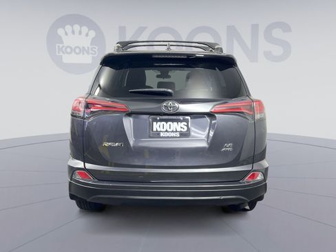 Used 2018 Toyota RAV4 LE image 4