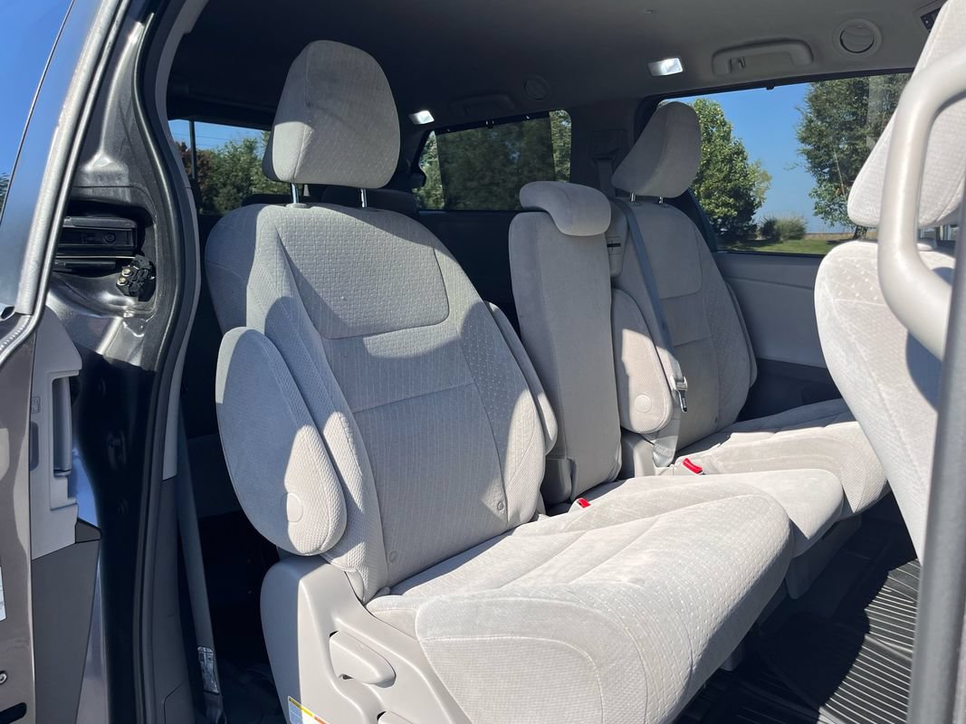 Used 2019 Toyota Sienna LE FWD image 13