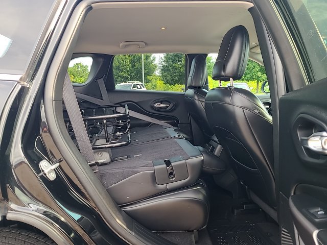 Used 2019 Jeep Cherokee Limited FWD image 29