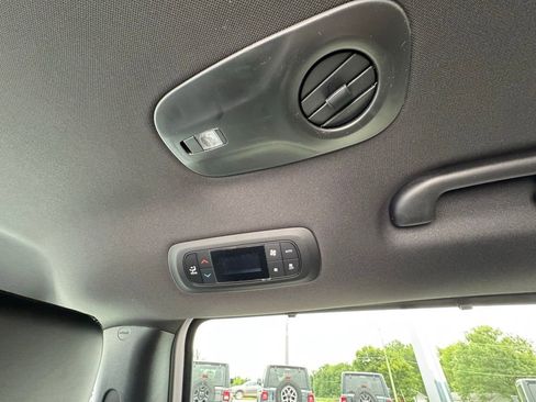 New 2026 Chrysler Pacifica Select image 16