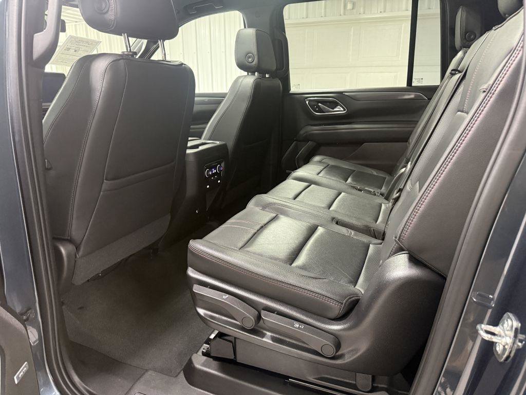 Used 2021 Chevrolet Suburban RST AWD/4WD image 23