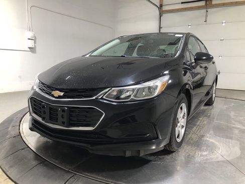 Used 2018 Chevrolet Cruze LS image 3