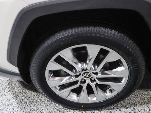 Used 2021 Toyota RAV4 XLE Premium image 11